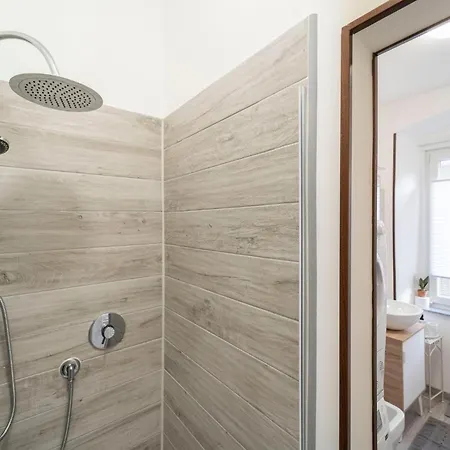 Guesthost - San Giacomo District Modern Lejlighed