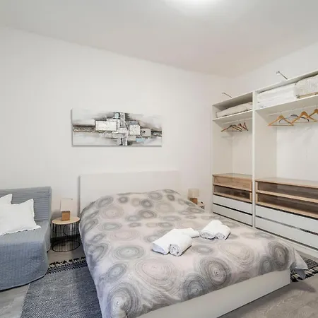 Guesthost - San Giacomo District Modern Lejlighed