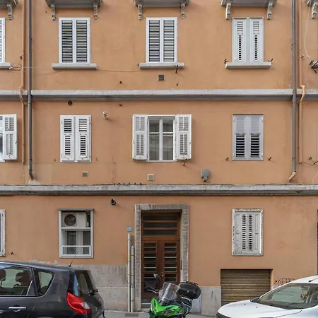 Guesthost - San Giacomo District Modern Trieste