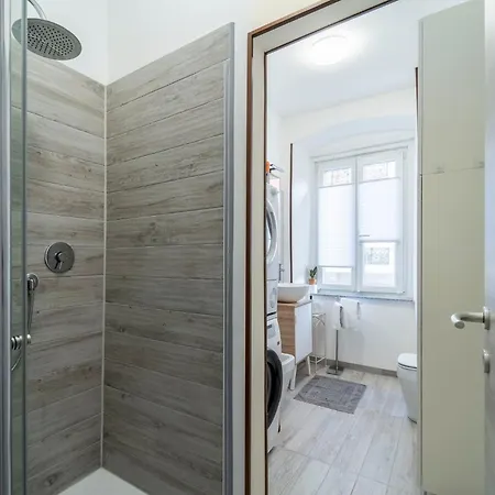 Guesthost - San Giacomo District Modern