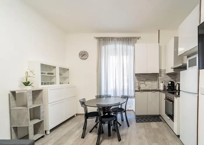 Guesthost - San Giacomo District Modern