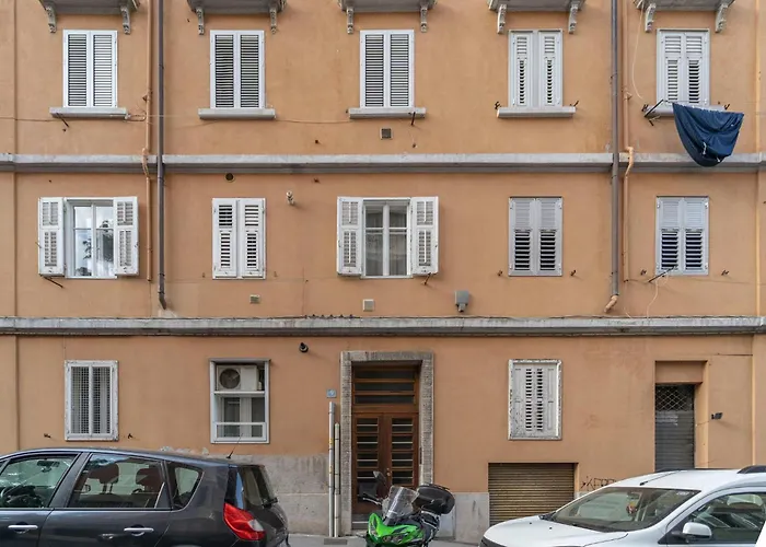 Guesthost - San Giacomo District Modern Trieste