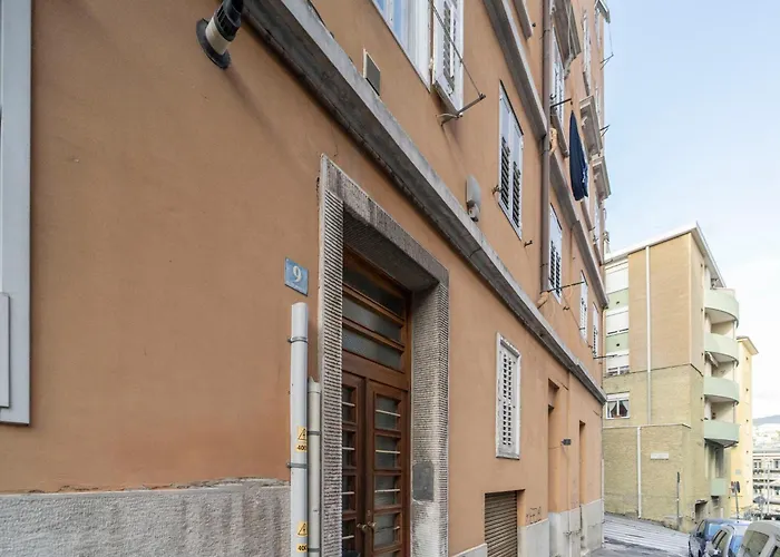 Guesthost - San Giacomo District Modern Appartement *